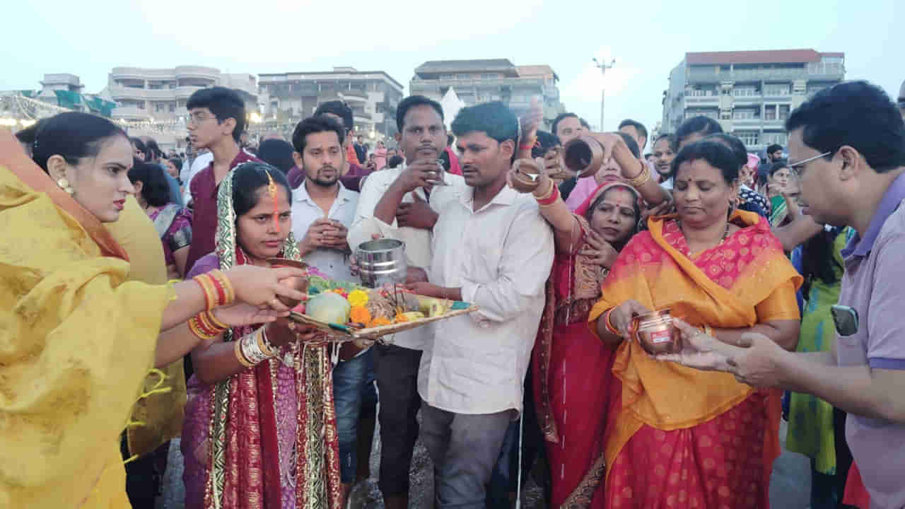 Chhath Puja: సాగర తీరంలో.. సూర్య భగవానుడి సేవలో..అక్కడ స్నానం చేస్తే..