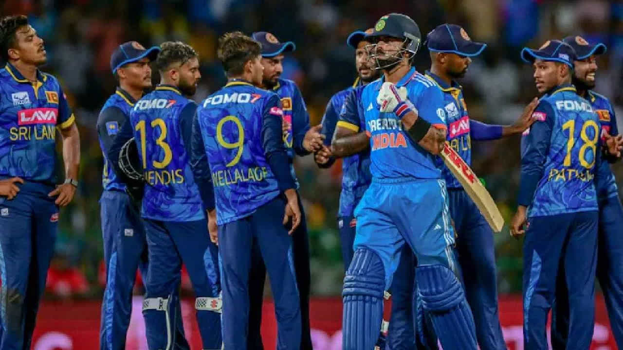 గౌతమ్ గంభీర్ కోచ్ అయిన తర్వాత శ్రీలంకతో జరిగిన సిరీస్లో భారత జట్టు ఓడిపోయింది. 27 ఏళ్ల తర్వాత కూడా ఇక్కడ లంకలో ఓడిపోవడం గమనార్హం. అంటే 2 దశాబ్దాల తర్వాత శ్రీలంక జట్టు భారత్తో వన్డే సిరీస్ను కైవసం చేసుకోవడంలో విజయం సాధించింది.