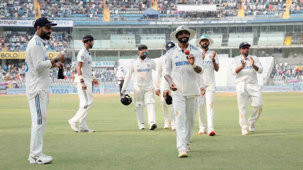 న్యూజిలాండ్తో సిరీస్ ఓటమితో స్వదేశంలో భారత జట్టు 12 ఏళ్ల విజయ పరంపరకు తెరపడినట్లే. అలాగే 12 ఏళ్ల తర్వాత టీమ్ ఇండియా వరుసగా టెస్టు మ్యాచ్ ల్లో ఓడి నిరాశపరిచింది.