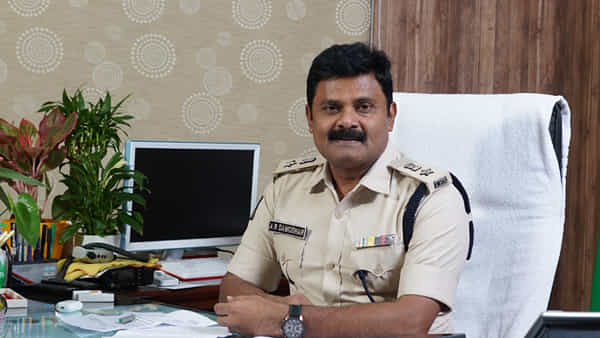 AP News: కించపరిచే పోస్టులతో జాగ్రత్త.. కేసు నమోదైతే భవిష్యత్ ఖతం.. యువతకు పోలీస్ వార్నింగ్