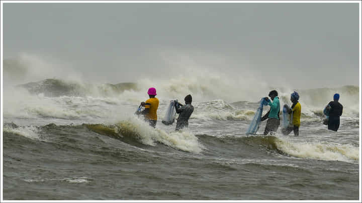 Fengal Cyclone: బీభత్సం సృష్టిస్తున్న ఫెంగల్ తుఫాను.. అధికారులకు సీఎం కీలక ఆదేశాలు Fengal Cyclone: బీభత్సం సృష్టిస్తున్న ఫెంగల్ తుఫాను.. అధికారులకు సీఎం కీలక ఆదేశాలు