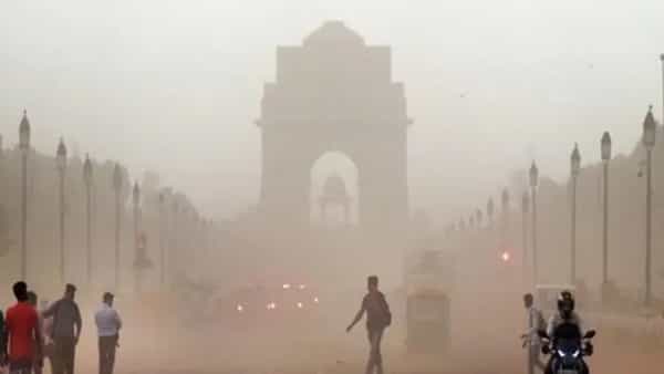 Delhi: తీవ్రస్థాయికి చేరిన వాయు కాలుష్యం.. ఢిల్లీలో గ్రాప్-3 అమలు.. అదేంటంటే