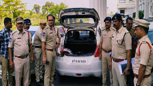 Telangana: ఇవన్నీ బిగినర్స్ మిస్టేక్స్ బ్రో.. పోలీసుల ఎంట్రీతో సీన్ సితారయ్యింది..అసలు మ్యాటర్ తెలిస్తే?