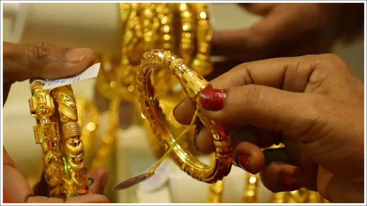 Gold Price Today: స్థిరంగానే బంగారం, వెండి ధరలు.. తెలుగు రాష్ట్రాల్లో ఎలా ఉన్నాయంటే?