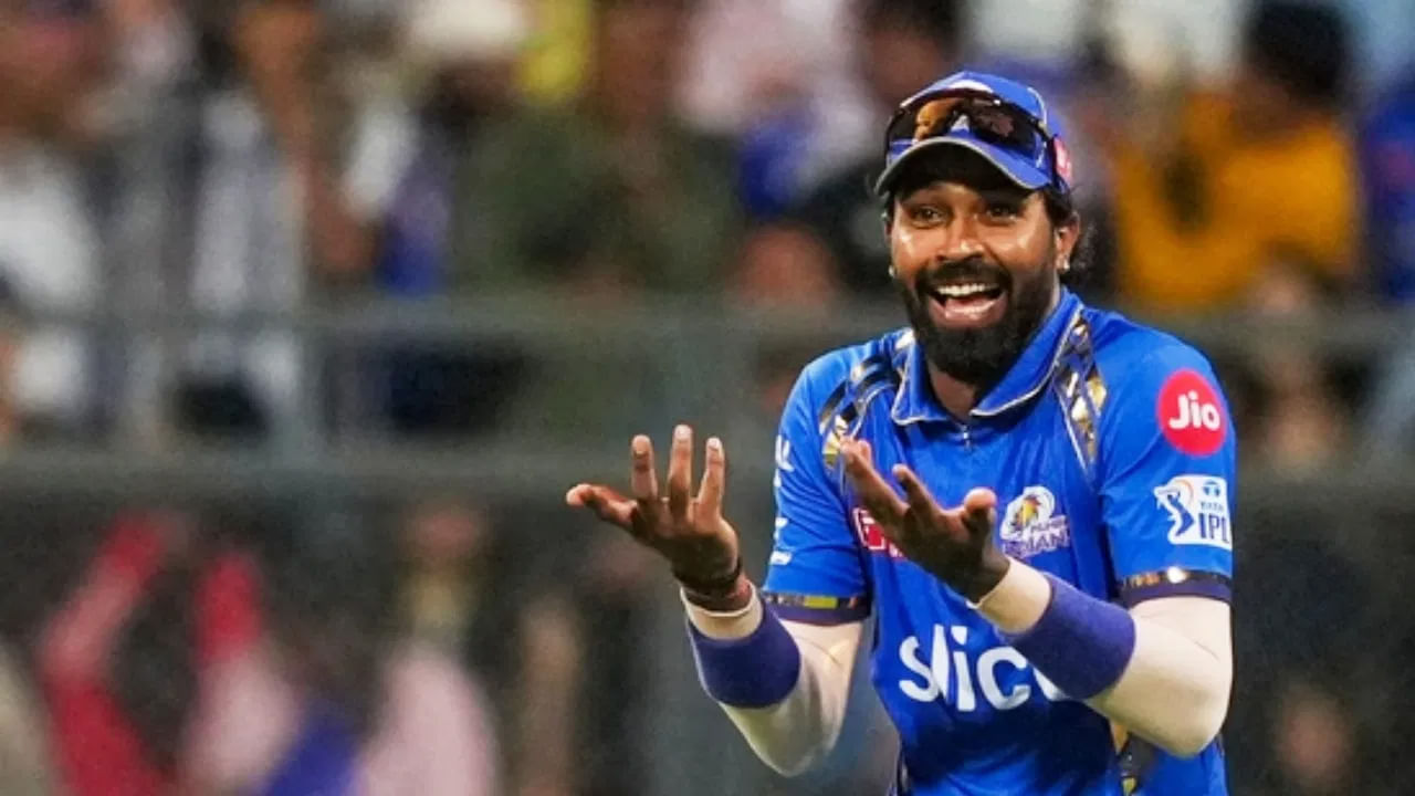 Hardik Pandya: ఇండియన్ ప్రీమియర్ లీగ్ (IPL 2025) సీజన్ 18 కోసం అన్ని జట్లు సిద్ధంగా ఉన్నాయి. ముఖ్యంగా ముంబై ఇండియన్స్ ఫ్రాంచైజీ పటిష్టంగా ఏర్పడింది. ఈ జట్టుకు హార్దిక్ పాండ్యా నాయకత్వం వహించనున్నాడు. కానీ, పాండ్యా తొలి మ్యాచ్‌లో ఆడలేడు.