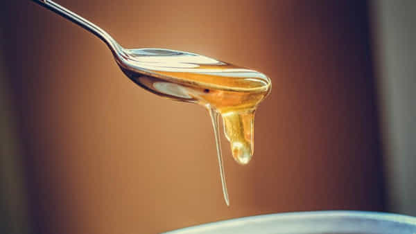 Honey: చలికాలం రోజూ ఒక స్పూన్ తేనె తీసుకుంటే ఏమవుతుందో తెలుసా.?