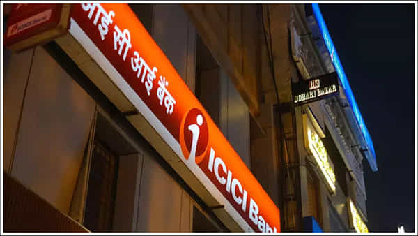 ICICI Credit Card: ఐసీఐసీఐ బ్యాంకు క్రెడిట్కార్డులో కొత్త నిబంధనలు.. ఇక బాదుడే.. బాదుడు..!