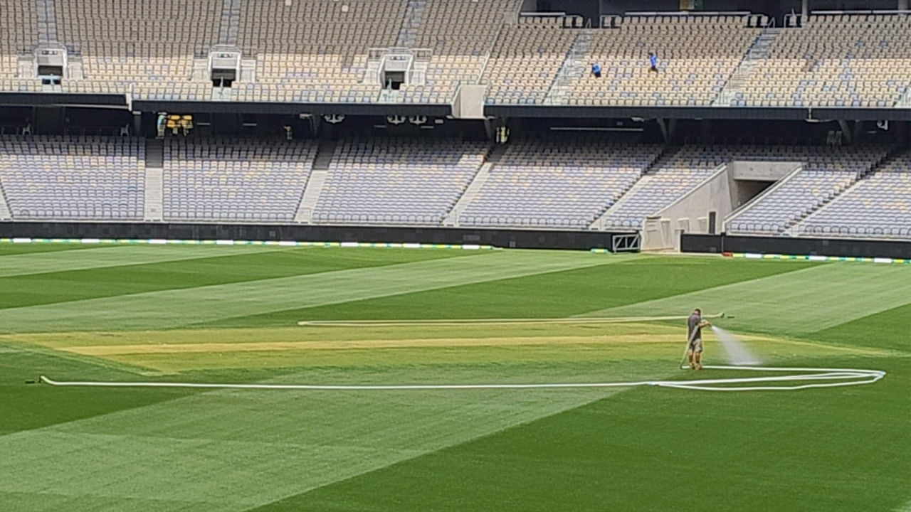 Perth Pitch Report: ఈ ఫొటోలు చూస్తే భారత బ్యాటర్లకు జ్వరం రావాల్సిందే.. భయపెడుతోన్న పెర్త్ పిచ్