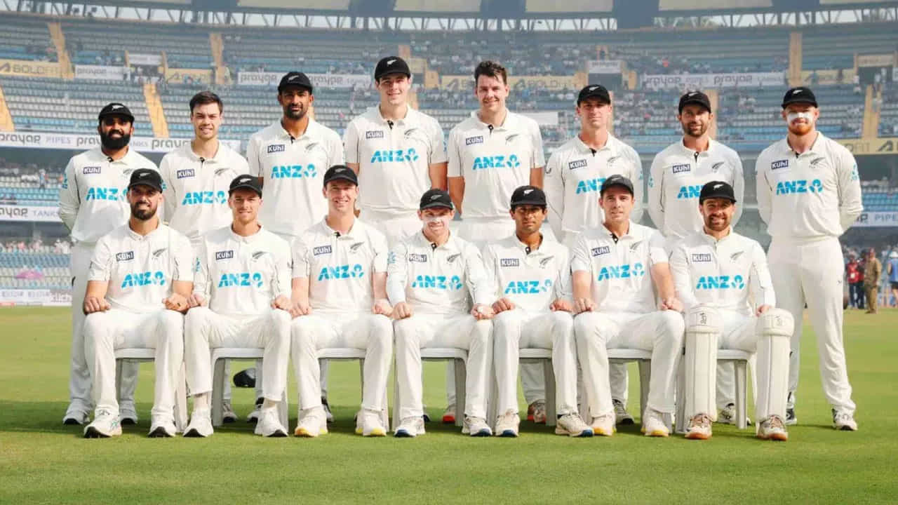 భారత్, న్యూజిలాండ్ మధ్య టెస్టు సిరీస్ ప్రారంభమై 69 ఏళ్లు పూర్తయ్యాయి. అయితే గత 68 ఏళ్లలో న్యూజిలాండ్ జట్టు భారత్లో కేవలం 2 మ్యాచ్లు మాత్రమే గెలిచింది అంటే నమ్మాల్సిందే. అయితే, ఈసారి పాత లెక్కలన్నింటిని తలకిందులు చేయడంలో కివీస్ దళం విజయం సాధించింది.