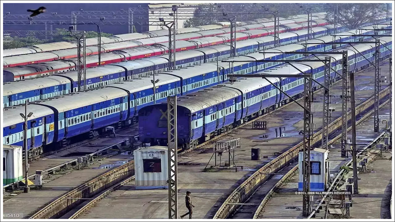 Indian Railways: రైల్వే సంచలన నిర్ణయం.. 10 వేల రైళ్లు.. ప్రత్యేక పోలీసు బలగాలు, 12 భాషల్లో అనౌన్స్‌మెంట్‌!