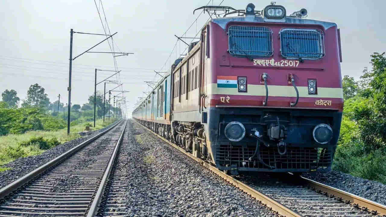 Indian Railways: రైలు ప్రమాదాల నివారణే లక్ష్యంగా కవచ్ 4.0.. సౌత్‌లో విజయవంతంగా అమలు..