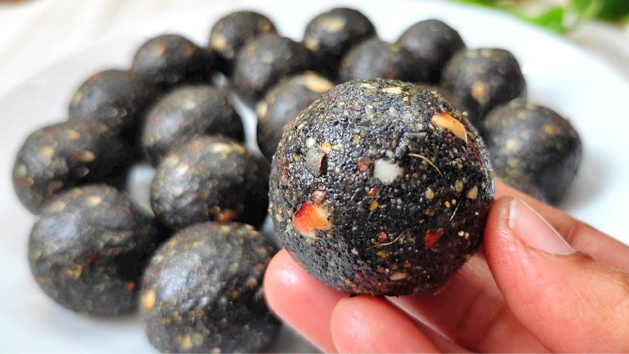 అదే విధంగా నల్ల నువ్వులను కూడా ఎప్పుడూ, ఎక్కడా ఉచితంగా తీసుకోకూడదు.. ఉచితంగా ఇవ్వకూడదు. ఇలా తీసుకున్నా.. ఇచ్చినా.. శని ప్రభావం మీపై పడుతుందట. అదే విధంగా సూదిని కూడా తీసుకోకూడదట.
