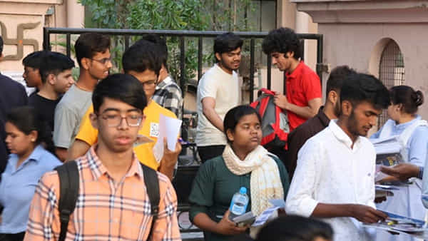 JEE Main 2025 Registration: జేఈఈ మెయిన్ చరిత్రలో తొలిసారి భారీగా తగ్గిన దరఖాస్తులు.. కారణం అదేనా?