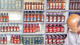 Telangana: పీవీ ఎక్స్‌ప్రెస్‌ ఫ్లైఓవర్‌పై కారు బోల్తా.. భారీగా ట్రాఫిక్ జామ్