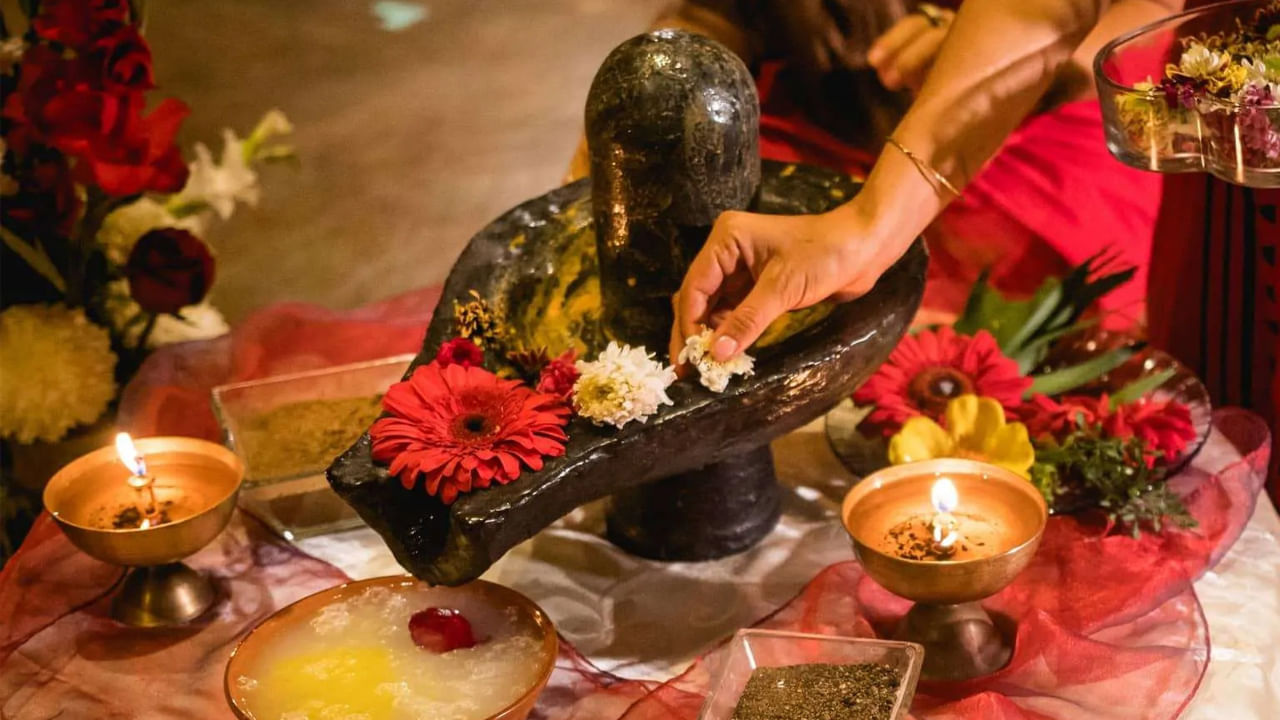 Shiva Puja Tips: శివయ్య పూజ సమయంలో పొరపాటున కూడా ఈ పనులు వద్దు.. లేదంటే ఏలినాటి శని వెంటాడుతుంది..