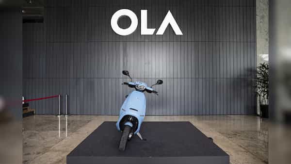 Ola electric: కొంపముంచిన ఓలా ఎలక్ట్రిక్.. ఆ నిర్ణయంతో అందరికీ షాక్..!