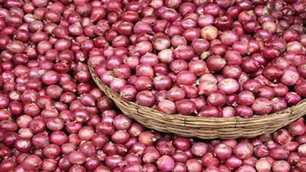 Onion Price: కొనకుండానే కన్నీరు పెట్టిస్తోన్న ఉల్లి.. కర్నూలు మార్కెట్లో మండుతున్న ఉల్లి ధరలు