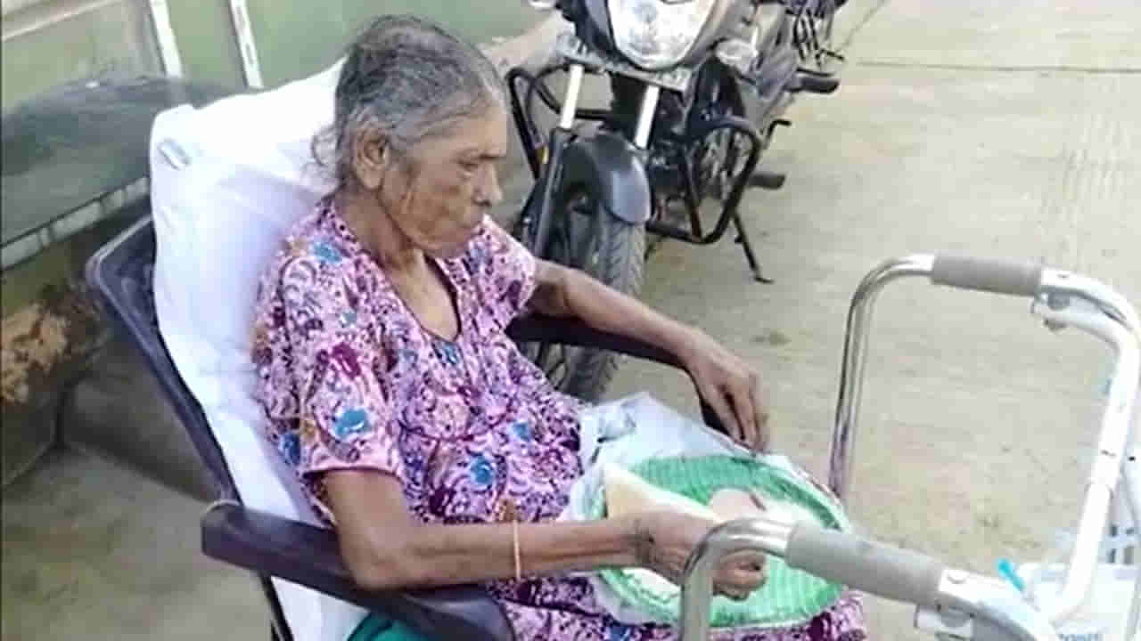 AP News: మాయమైపోతున్నాడు మనిషన్నవాడు.. కన్నతల్లిని అర్ధరాత్రి నడిరోడ్డుపై వదిలేసిన కుమారుడు