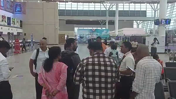 Tirumala: తిరుపతి ఎయిర్పోర్టులో ప్రయాణికుల నిరసన.. ఆఖరి క్షణంలో ఇదేంపనంటూ..