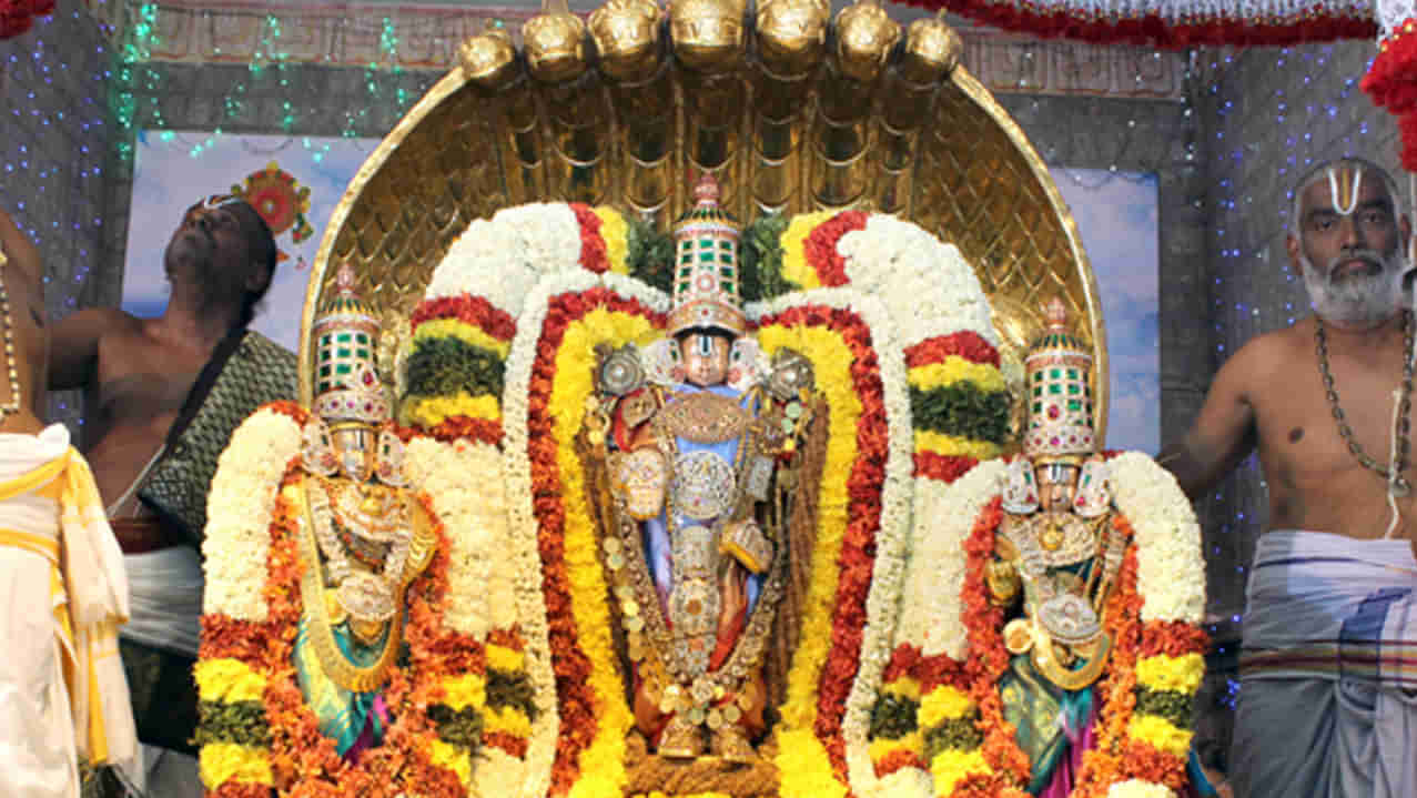 Tirumala: నాగుల చవితి సందర్భంగా రేపు పెద్ద శేష వాహనం సేవ.. దేవేరులతో కలిసి శ్రీవారు భక్తులకు దర్శనం..