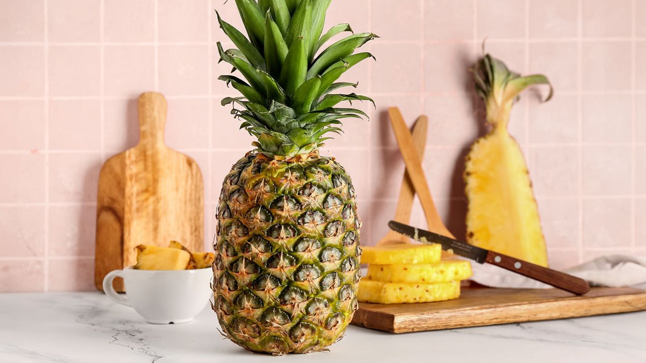 Pineapple: ఎన్ని ఆరోగ్య ప్రయోజనాలున్నా.. ఈ సమస్యలున్నవారు పొరపాటున కూడా అనాస తినొద్దు ఎందుకంటే..