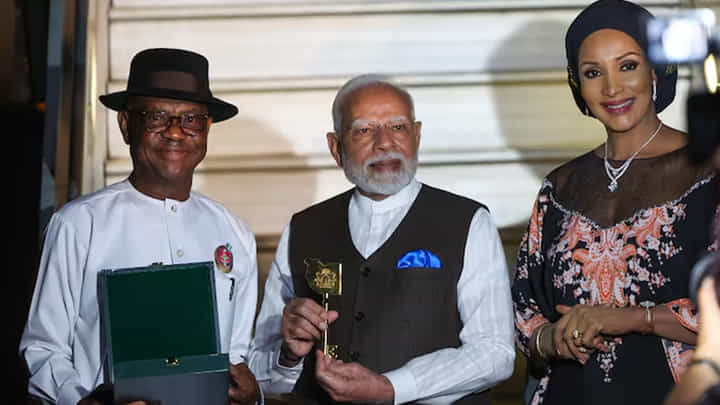 PM Modi: నైజీరియా చేరుకున్న మోదీ.. అబుజాలో ప్రధానికి గ్రాండ్ వెల్కమ్ PM Modi: నైజీరియా చేరుకున్న మోదీ.. అబుజాలో ప్రధానికి గ్రాండ్ వెల్కమ్