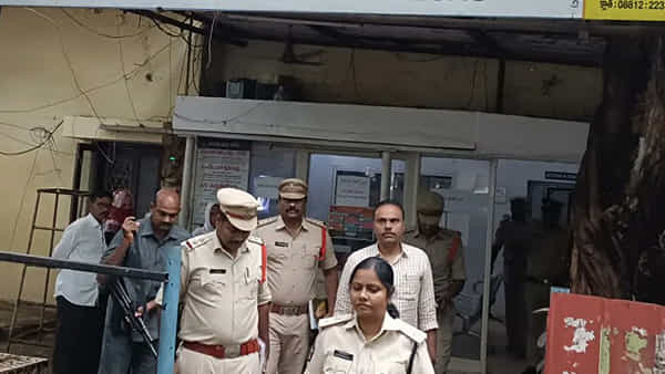 AP News: ఉన్నట్టుండి స్టేషన్లో ఖైదీ మిస్సింగ్.. ఊరంతా గాలించారు.. సీన్ కట్ చేస్తే