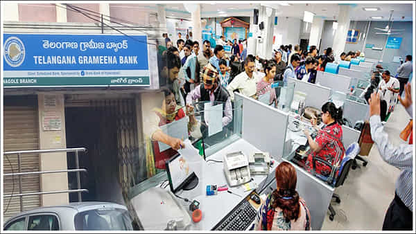 Regional Rural Banks: కేంద్రం కీలక నిర్ణయం.. ఇక గ్రామీణ బ్యాంకుల విలీనం..!