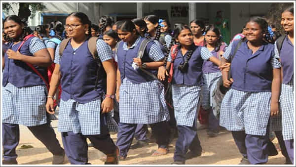 School Holidays: ఆ 9 జిల్లాల్లో పాఠశాలలకు సెలవులు.. రెడ్ అలర్ట్ ప్రకటించిన ప్రభుత్వం!