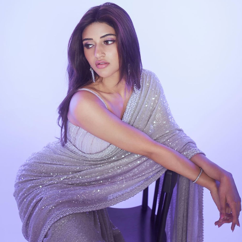 ఇదిగో ఇప్పుడైతే ఈ ఫొటోలు నెట్టింట్లో యమా స్పీడ్‌గా వైరల్‌ అవుతున్నాయి. మీ బెంగుళూరు అమ్మాయిని, నేను మీ లీల, తేరీ దీవానీ.. ఇలా రకరకాల కామెంట్లతో ఫొటోలు షేర్‌ చేస్తున్నారు శ్రీలీల.