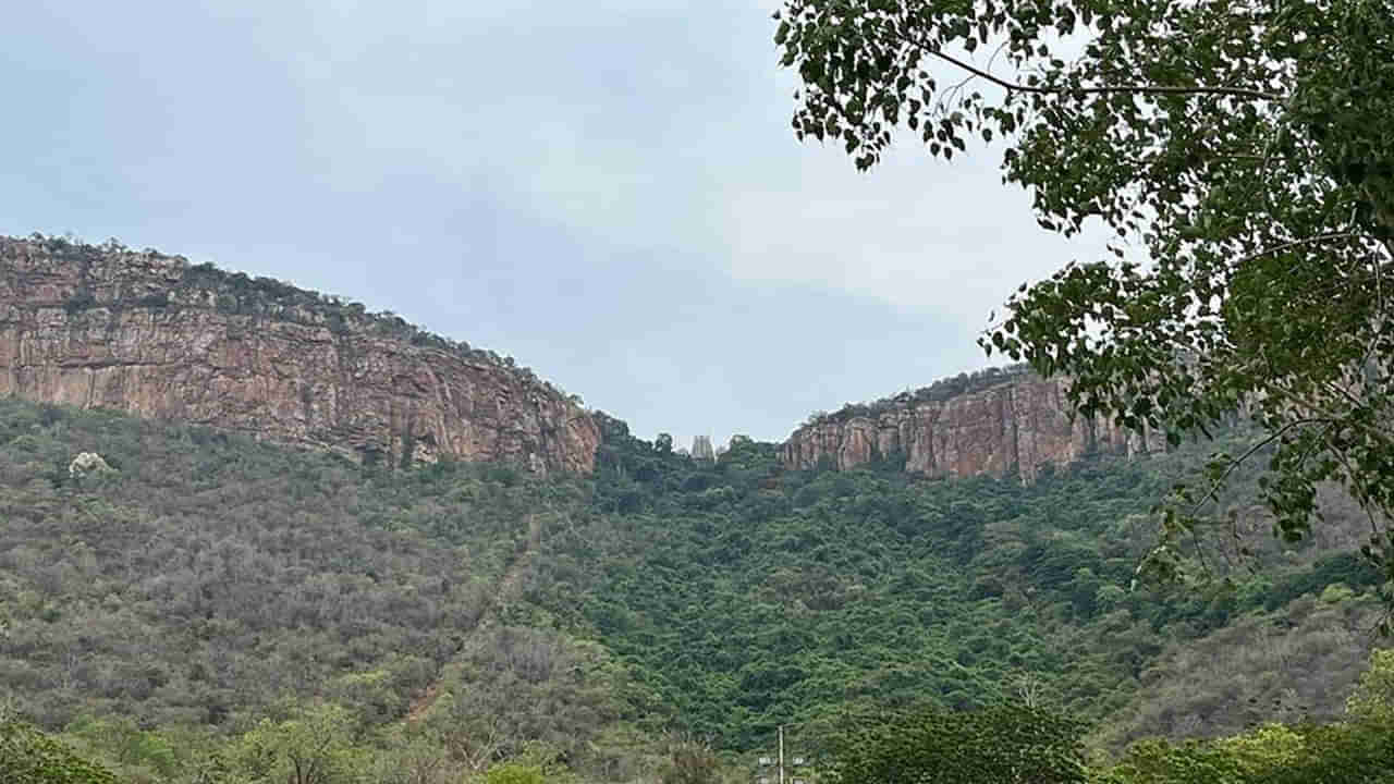 Tirupati: ఈజీ మనీ కోసం యూట్యూబ్ చూసి దొంగనోట్ల ముద్రణ.. పోలీసుల ఎంట్రీతో..