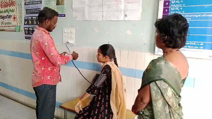 AP News: ఎంత కాన్ఫిడెంట్గా ట్రీట్మెంట్ చేస్తున్నాడో ఈ వాచ్మెన్ AP News: ఎంత కాన్ఫిడెంట్గా ట్రీట్మెంట్ చేస్తున్నాడో ఈ వాచ్మెన్