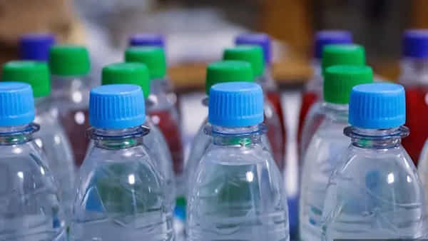 Water Bottle Cap: వాటర్ బాటిల్స్ మూతలు రకరకాల రంగుల్లో ఎందుకు ఉంటాయో తెలుసా? వీటి అర్ధం ఏంటంటే