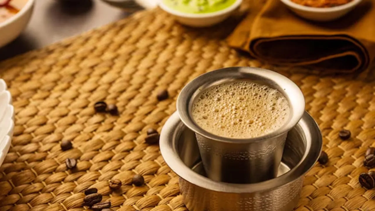 పాలిఫినాల్స్, హైడ్రాక్సీసిన్నమిక్ యాసిడ్స్‌ ఫిలర్ట్ కాఫీలో ఉంటాయి.ఇవి ఇన్‌ప్లమేషన్‌ను తగ్గిస్తాయి అందుకే పలువురు వైద్య నిపుణులు కూడా ఫిల్టర్ కాఫీ మంచిదని చెబుతూ ఉంటారు. ఇంకా ఇన్‌స్టంట్ కాఫీ విషయానికి వస్తే అందులో కెఫిన్ ఎక్కువగా ఉంటుంది. దానికి కారణం ఏంటంటే కాఫీ గింజల్లో ఎక్కువ పోషకాలు ఉంటాయి. 

