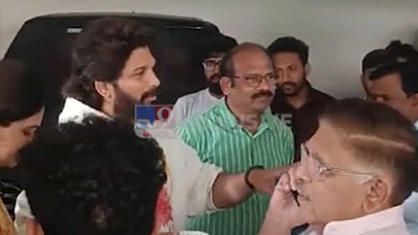 Allu Arjun Arrest Video: దిస్ ఈజ్ టూ మచ్.. పోలీసుల తీరుపై అల్లు అర్జున్ అసహనం.. అరెస్టుకు ముందు హైడ్రామా..