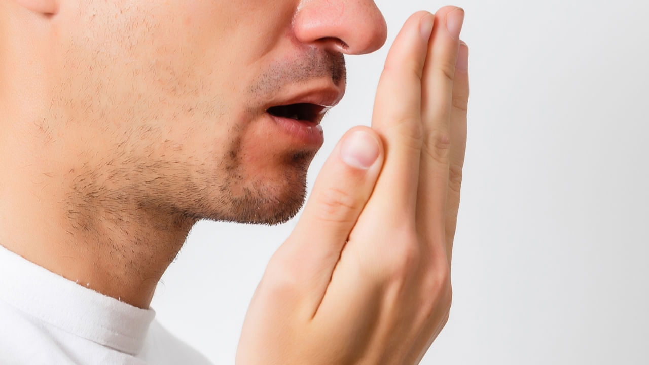 Bad Breath: నోటి దుర్వాసనతో ఇబ్బంది పడుతున్నారా.. ఈ వంటింటి చిట్కాలు బెస్ట్ రెమెడీస్..