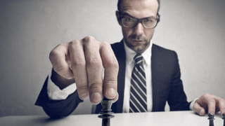 Vastu Tips: ఇంట్లో తులసి మొక్క ఏ దిక్కున ఉండాలో తెలుసా..? ఇలా చేస్తే డబ్బే డబ్బు !