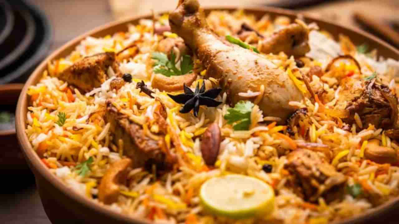 Biryani: బిర్యానీ తెగ లాగించేశారు..ప్రతి సెకనుకు 3 ఆర్డర్లతో టాప్ ప్లేస్.. రెండో ప్లేస్‌లో ఇదే..