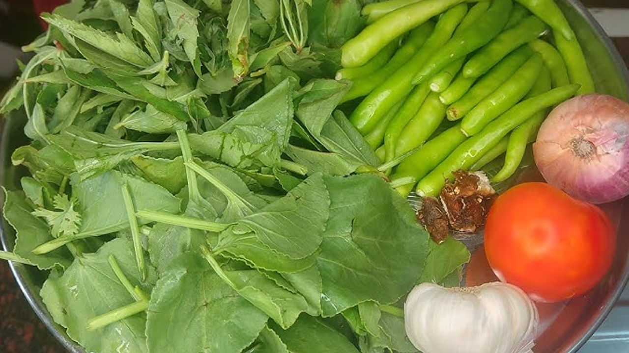 గుండె ఆరోగ్యాన్ని కాపాడడంలో చుక్కకూర బాగా ఉపయోగపడుతుంది. ఇందులోని గుణాలు రక్త నాళాల్లో పూడికలు లేకుండా చేయడంలో కీలక పాత్ర పోషిస్తాయి. రక్తపోటుతో బాధపడేవారు కచ్చితంగా చుక్కకూరను తీసుకోవాలని నిపుణులు సూచిస్తున్నారు. రెగ్యులర్‌గా తీసుకుంటే రక్తనాళాలు వ్యాకోచం చెంది, బీపీ అదుపులో ఉంటుంది. 