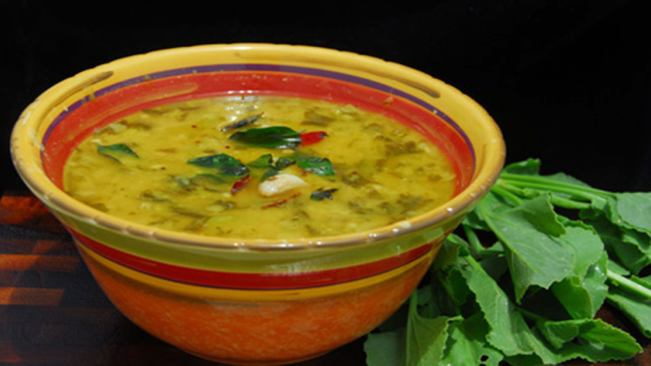 రక్తంతో కూడిన విరేచనాలు, జిగురు విరేచనాల వ్యాధుల్లో కూడా పని చేస్తుంది. మొలల వ్యాధి ఉన్నవారు ధైర్యంగా దీన్ని తినవచ్చు. ఇందులో మంచి యాంటీ ఆక్సిడెంట్లు ఉన్నాయి. శరీరంలో విష దోషాల్ని పోగొడుతుంది. వేడివలన పురుషుల జీవకణాలు ఎక్కువ సంఖ్యలో చనిపోయి, సంతానం కలగని వారికి ఇది మేలు చేస్తుంది. వాంతుల్ని అరికడ్తుంది. ఈ ఆకుని బాగా నమిలి బుగ్గన ఉంచితే పంటిపోటు తగ్గుతుంది.