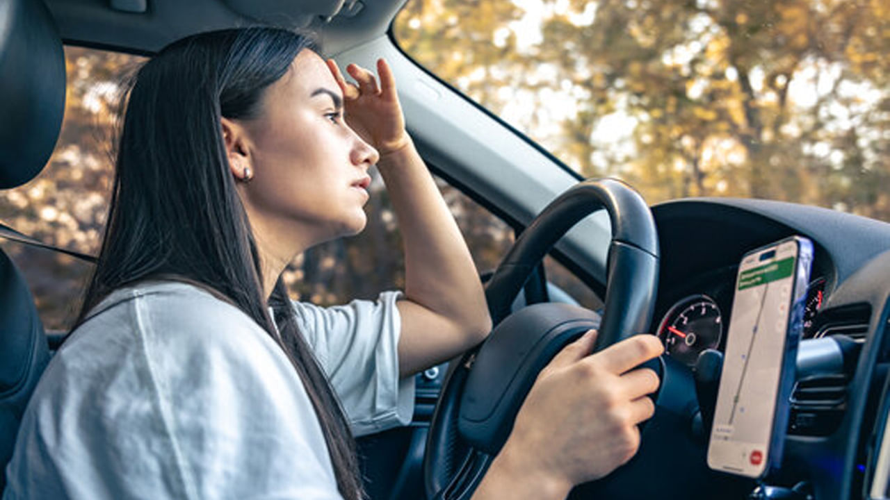 దీనిని ఎలా నివారించాలంటే.. ప్రయాణించేటప్పుడు, కారులో ఎక్కువ కదలకుండా కూర్చోవాలి. వీండో పక్కన కాకుండా మధ్యలో కూర్చోవడం మంచిది. మీరు కారులో ఉంటే, ముందు సీట్లో కూర్చోవచ్చు