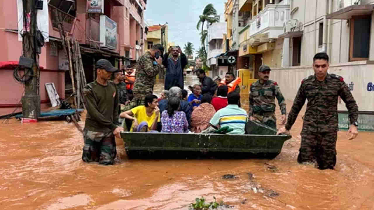 Cyclone Fengal: తమిళనాడు, పుదుచ్చేరిలలో ఫెంగల్ విధ్వంసం.. విద్యాసంస్థలకు సెలవులు