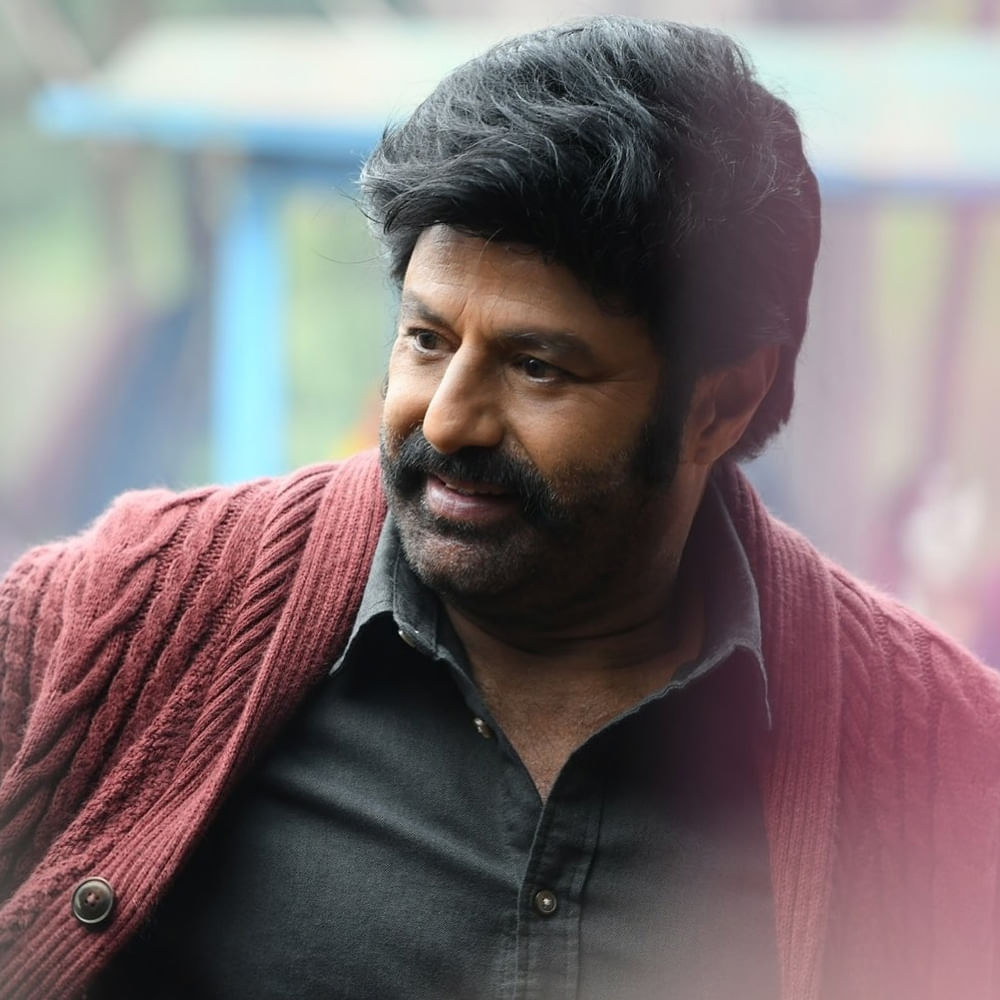 అమెరికా నుంచి దిల్ రాజు వచ్చాక.. ఏం చేయాలో నిర్ణయం తీసుకుంటామని చెప్పుకొచ్చారీయన. సంక్రాంతి సినిమాకు పెయిడ్ ప్రీమియర్స్ అక్కర్లేదన్నారు నాగవంశీ.