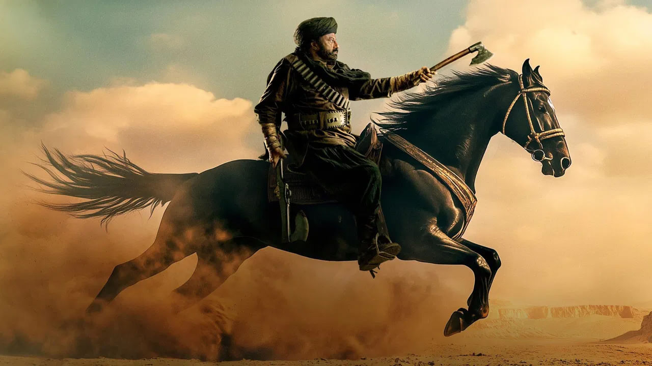 గేమ్ ఛేంజర్‌కు పోటీగా బాలయ్య, వెంకీ కూడా దూకుడు చూపిస్తున్నారు. సంక్రాంతికి వస్తున్నాం విషయంలో అనిల్ రావిపూడి అస్సలు తగ్గట్లేదు. రమణ గోగులతో పాడించిన ఫస్ట్ సింగిల్ అదిరిపోయింది. ఇటీవల వచ్చిన రెండో  రెండో పాట ఆకట్టుకుంది. తాజాగా మూడో పాట అప్డేట్ కూడా వచ్చింది. ఇది త్వరలో రానుంది. 