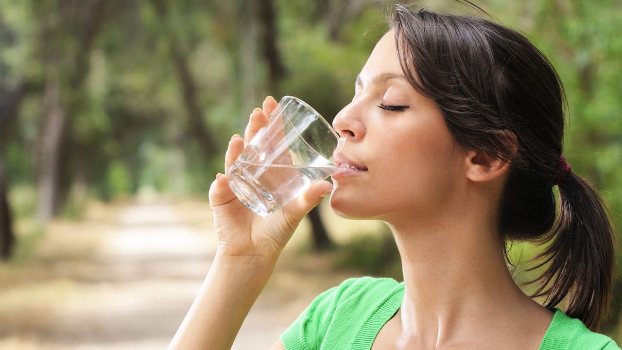 Water for Cholesterol: నీళ్లు తాగితే నిజంగానే కొవ్వు కరుగుతుందా.. నిపుణులు ఏమంటున్నారంటే!