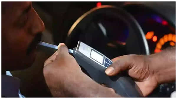 Drunken Driving: బ్రీత్ ఎనలైజర్స్ ఆల్కహాల్ని ఎలా గుర్తిస్తాయో తెలుసా?