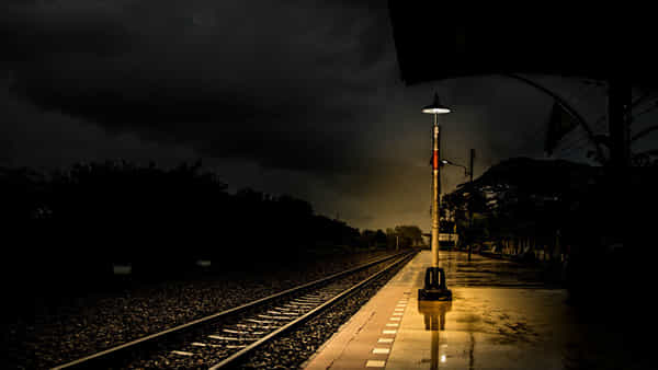 Haunted Railway Station: దెయ్యాలు తిరిగే రైల్వేస్టేషన్ ..! అడుగుపెడితే చాలు.. వింత శబ్దాలు, విచిత్ర ఆకారాలు..