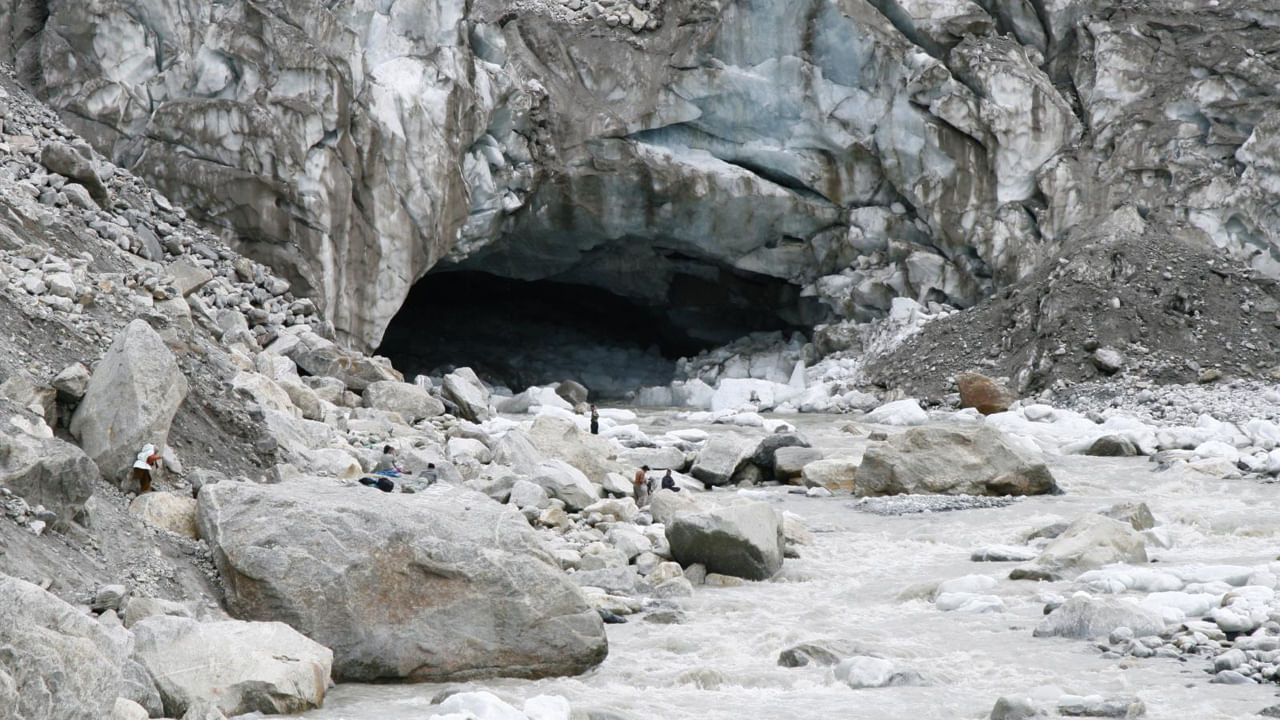 Gomukh Mountain: వెనక్కి వెళ్తున్న గోముఖ పర్వతం హిందువుల పవిత్ర క్షేత్రం.. గంగ జన్మ స్థలంపై శాస్త్రజ్ఞులు ఏం చెప్పారంటే..