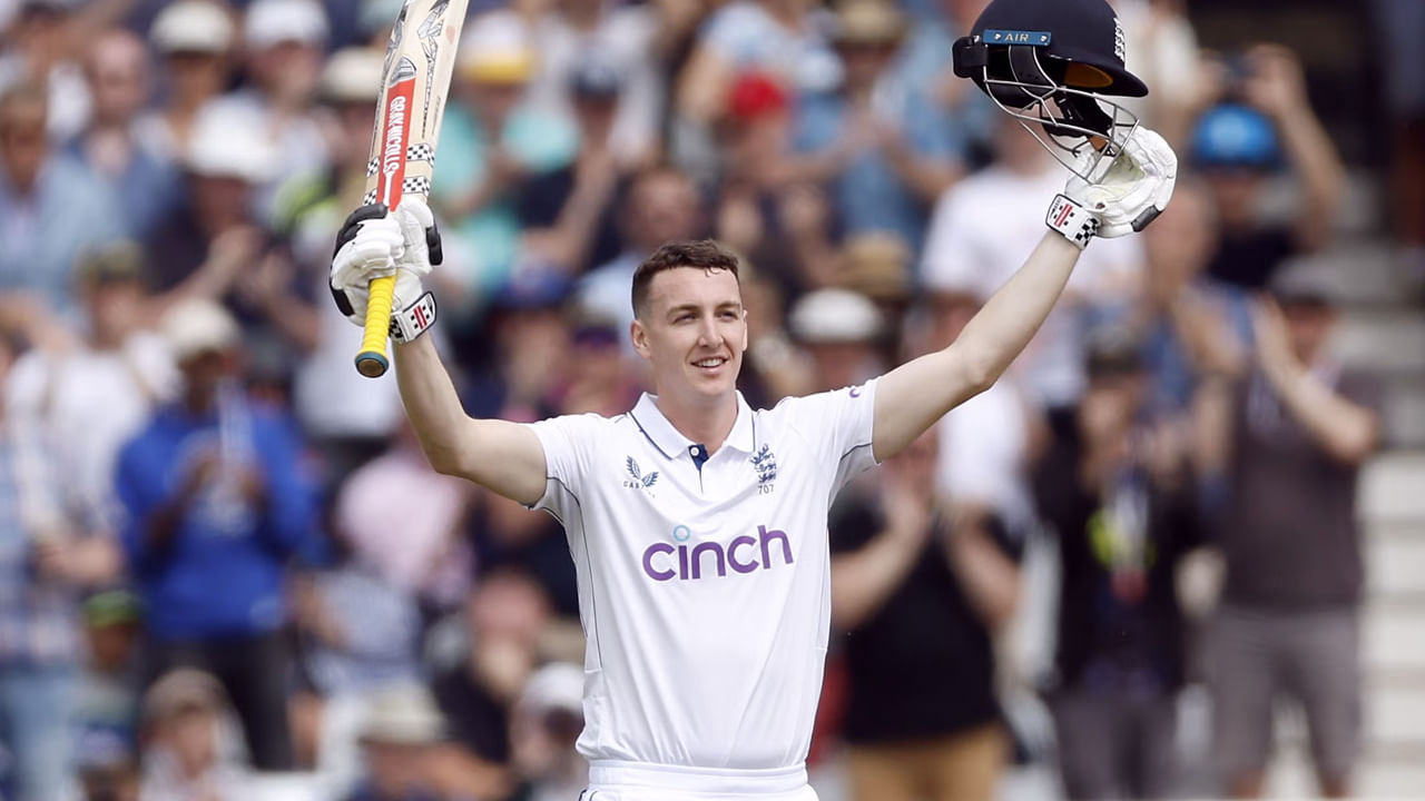 వెల్లింగ్టన్ వేదికగా జరిగిన ఈ మ్యాచ్లో తొలి ఇన్నింగ్స్లో 5వ ర్యాంక్లో వచ్చిన బ్రూక్ తుఫాన్ ఇన్నింగ్స్ ఆడాడు. తన ఫాస్ట్ బ్యాటింగ్ తో కివీస్ను చిత్తు చేసిన బ్రూక్ 115 బంతుల్లో 5 సిక్సర్లు, 11 ఫోర్లతో 123 పరుగులు చేశాడు.