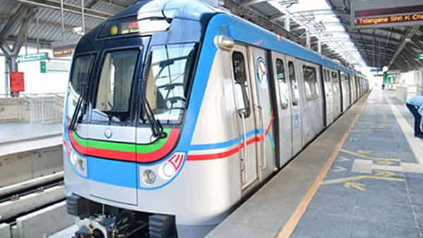 Hyderabad Metro: హైదరాబాద్ వాసులకు గుడ్న్యూస్.. మెట్రో రైలు సమయ వేళల పొడిగింపు!